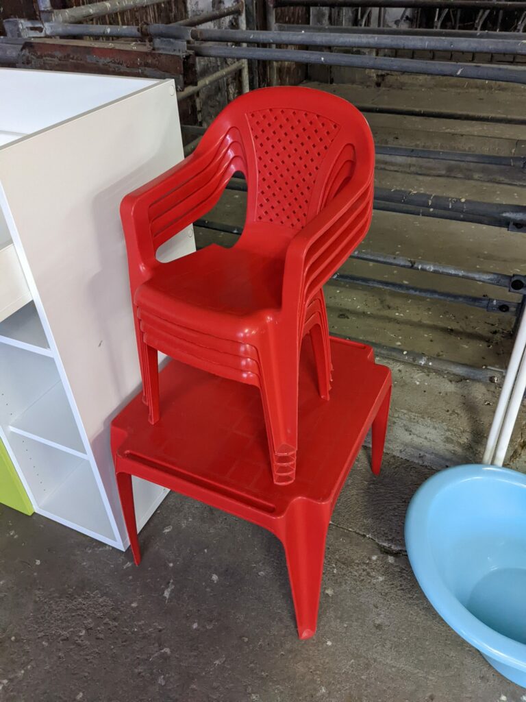 Kindertisch + Stühle